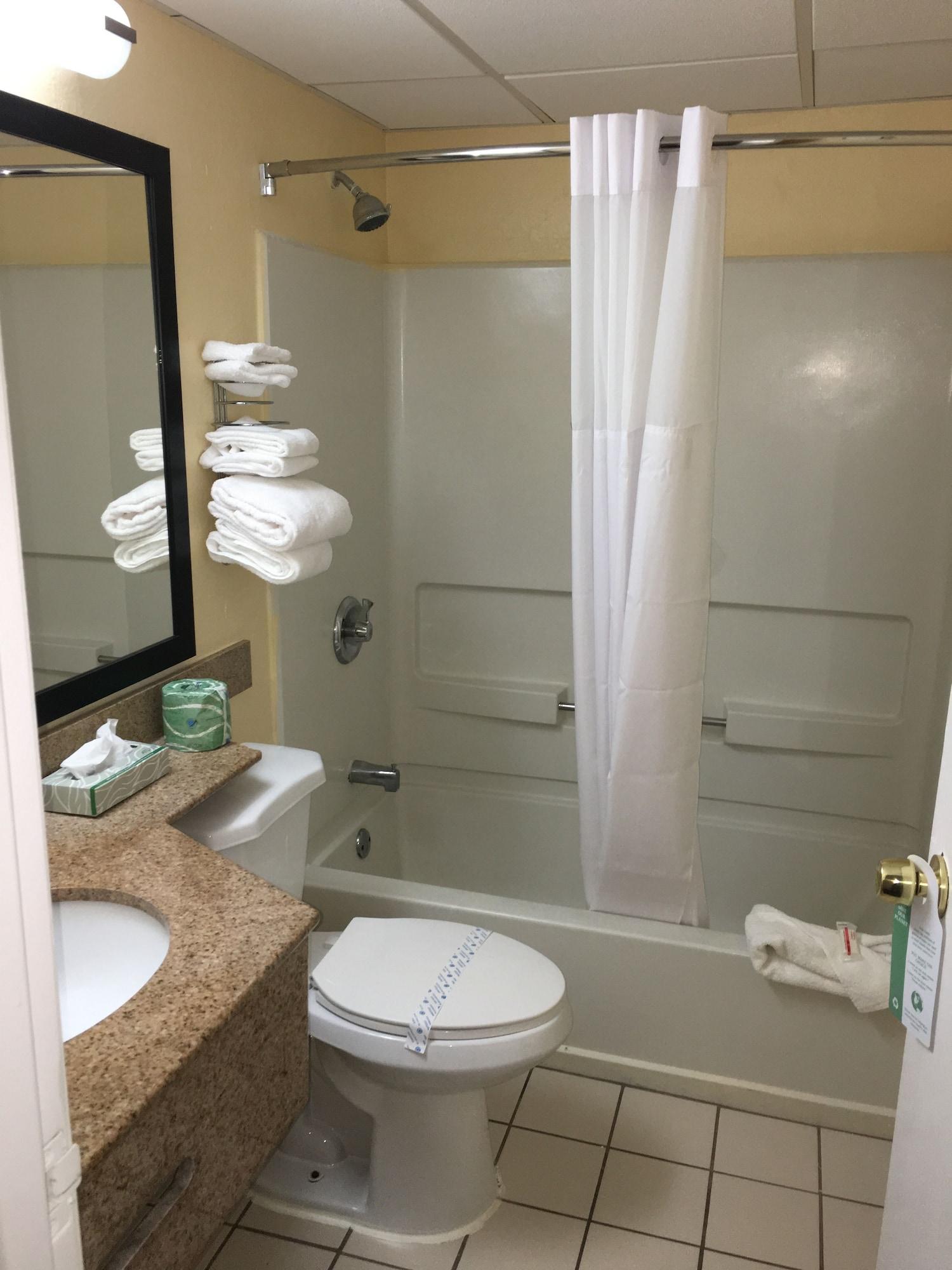 Days Inn By Wyndham Leominster/Fitchburg Area Bagian luar foto