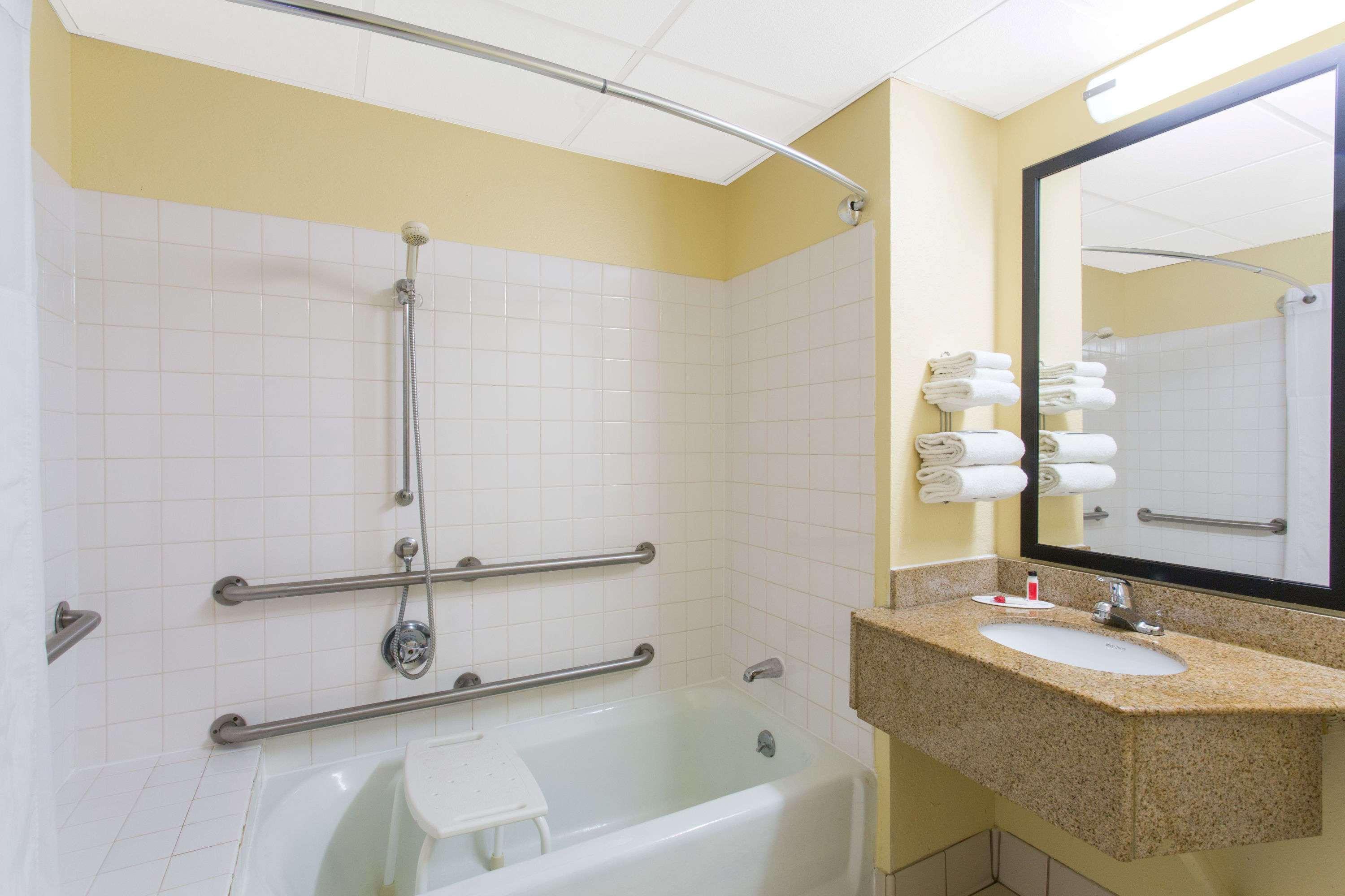 Days Inn By Wyndham Leominster/Fitchburg Area Bagian luar foto