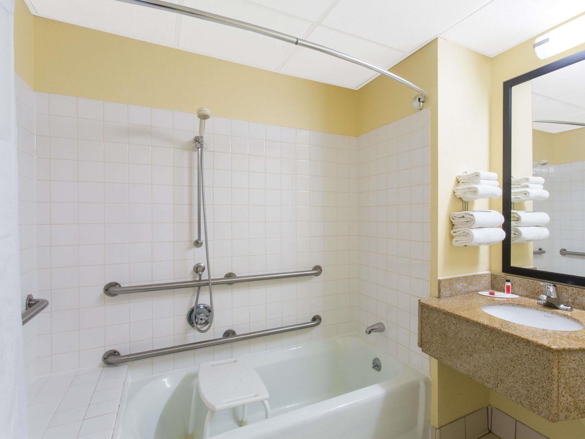Days Inn By Wyndham Leominster/Fitchburg Area Bagian luar foto