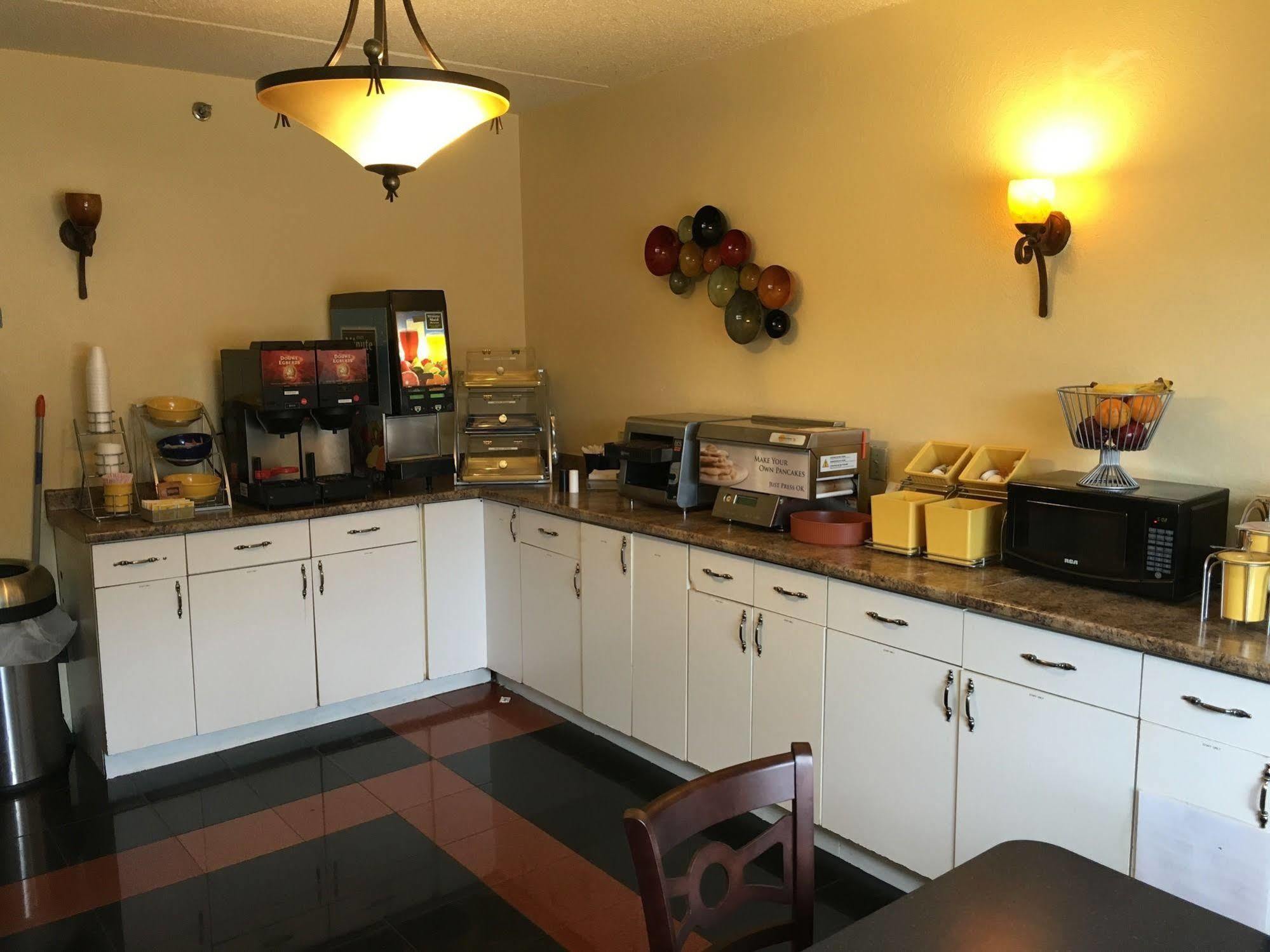Days Inn By Wyndham Leominster/Fitchburg Area Bagian luar foto